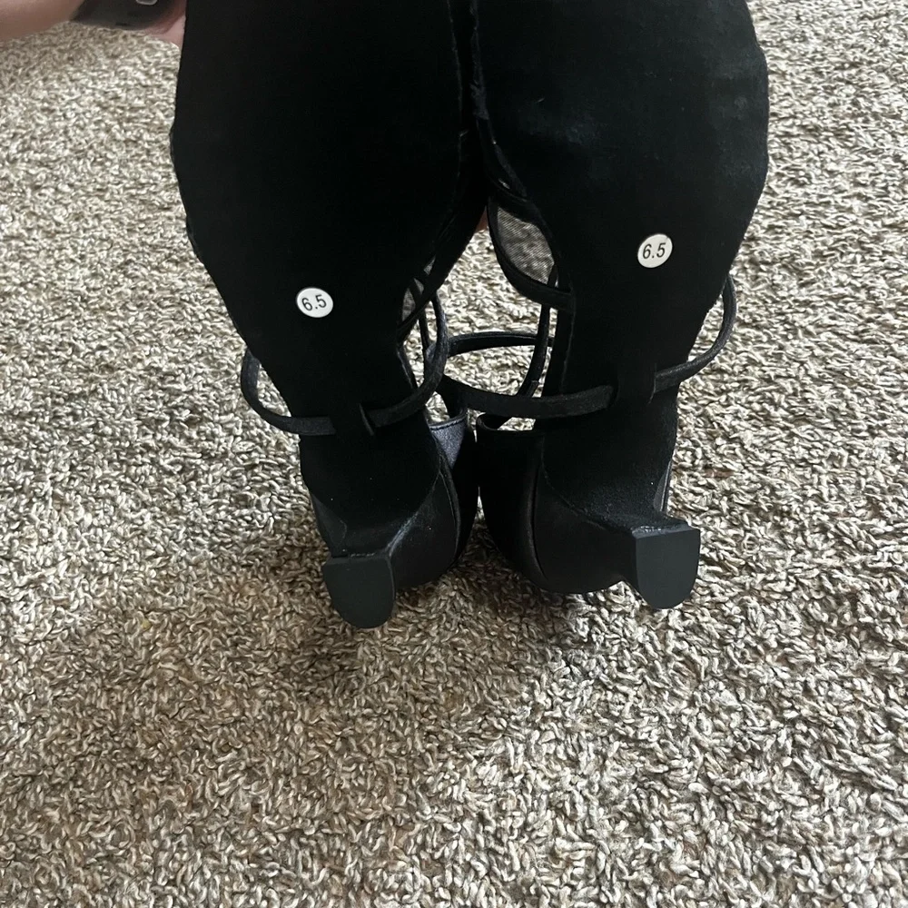 Elegant Black Strappy Women's Shoes - Picture 7 of 7